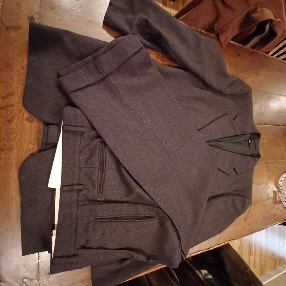 Mint Giorgio Armani Gray Flannel Wool and Cashmere Suit.  Size 42 - Picture 5 of 14